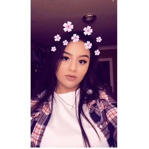 Meet your Posher, Yajaira